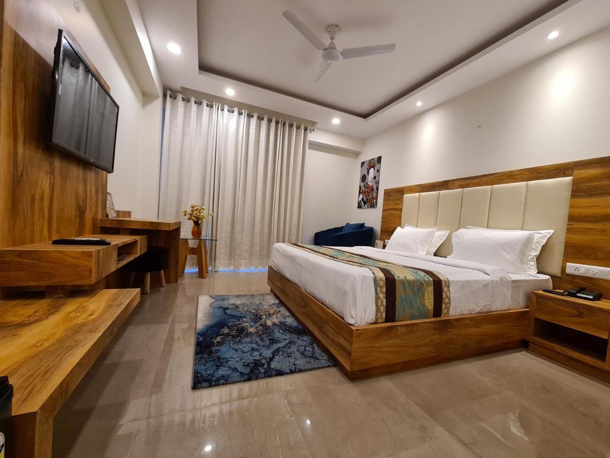 Hotel Golf View Sakura-Golf Course Road 古尔冈 外观 照片